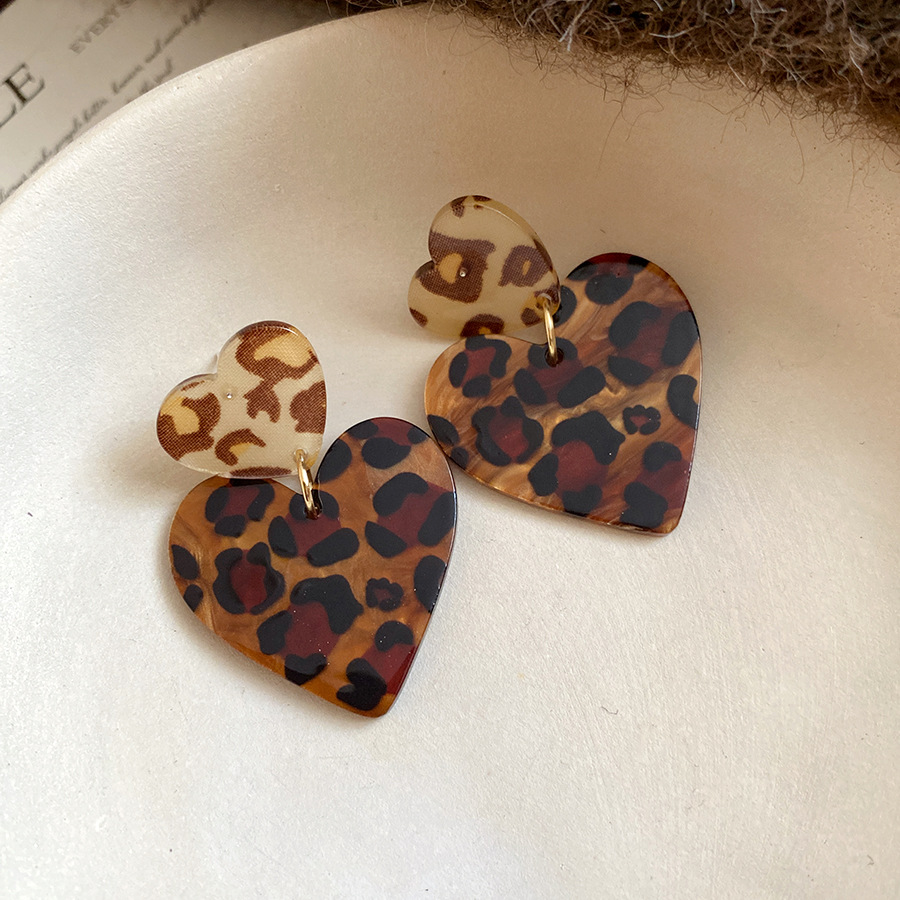 Leopard Print Acrylic Pendant  - Vintage Fashion Illustrations のレビューと価格