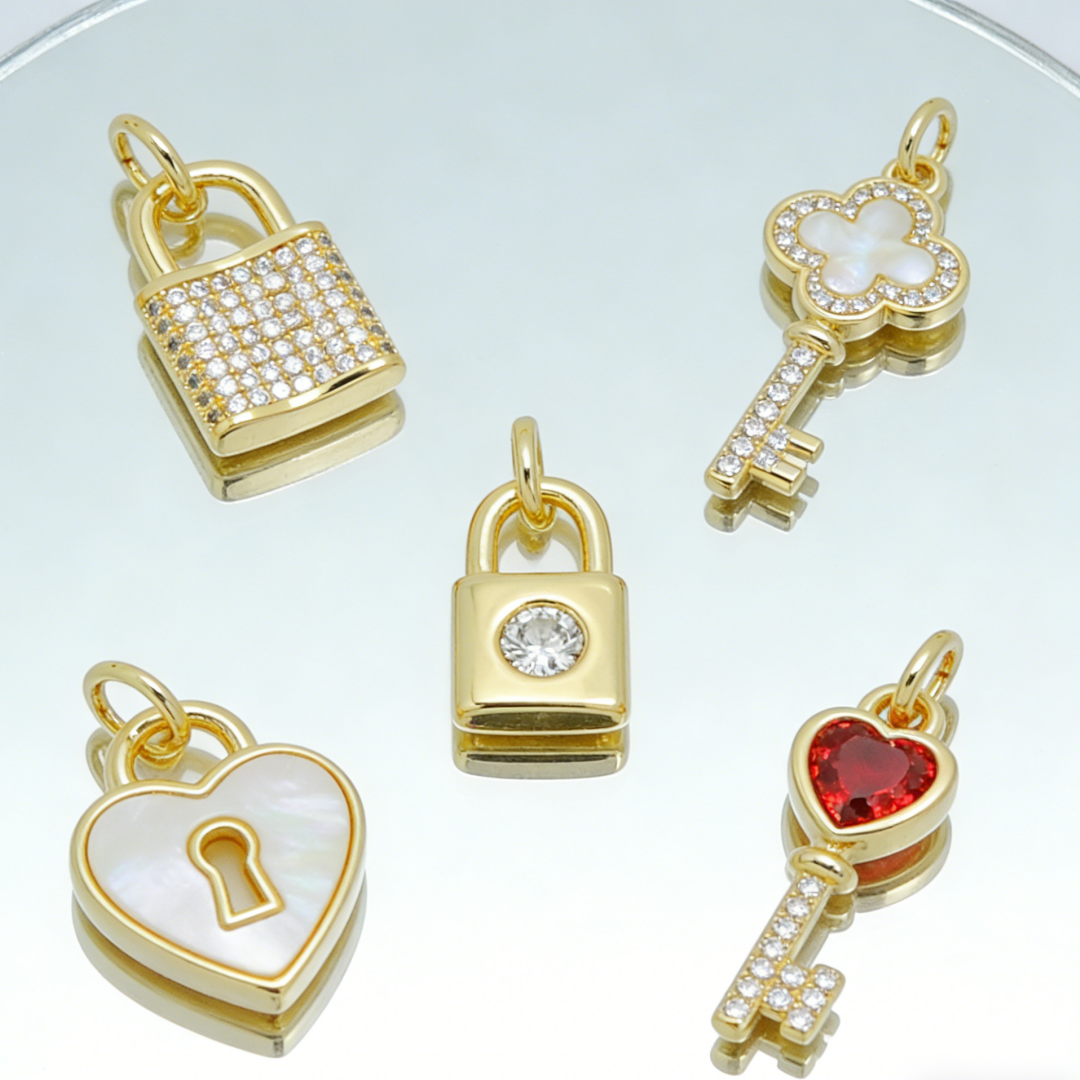 4Pcs Pendants Sparkling Heart  - Vintage Fashion Jewelry Necklaces のレビューと価格