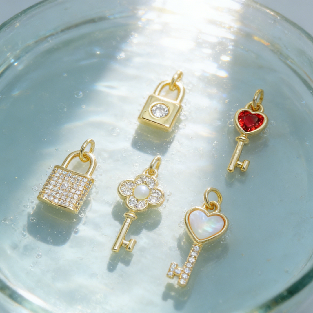 4Pcs Pendants Sparkling Heart  - Vintage Fashion Jewelry Necklaces のレビューと価格