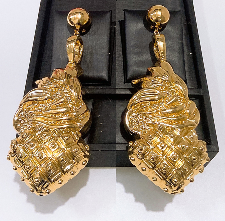 Vintage Gold Hollow Oval Sunbu - Vintage Fashion Look のレビューと価格